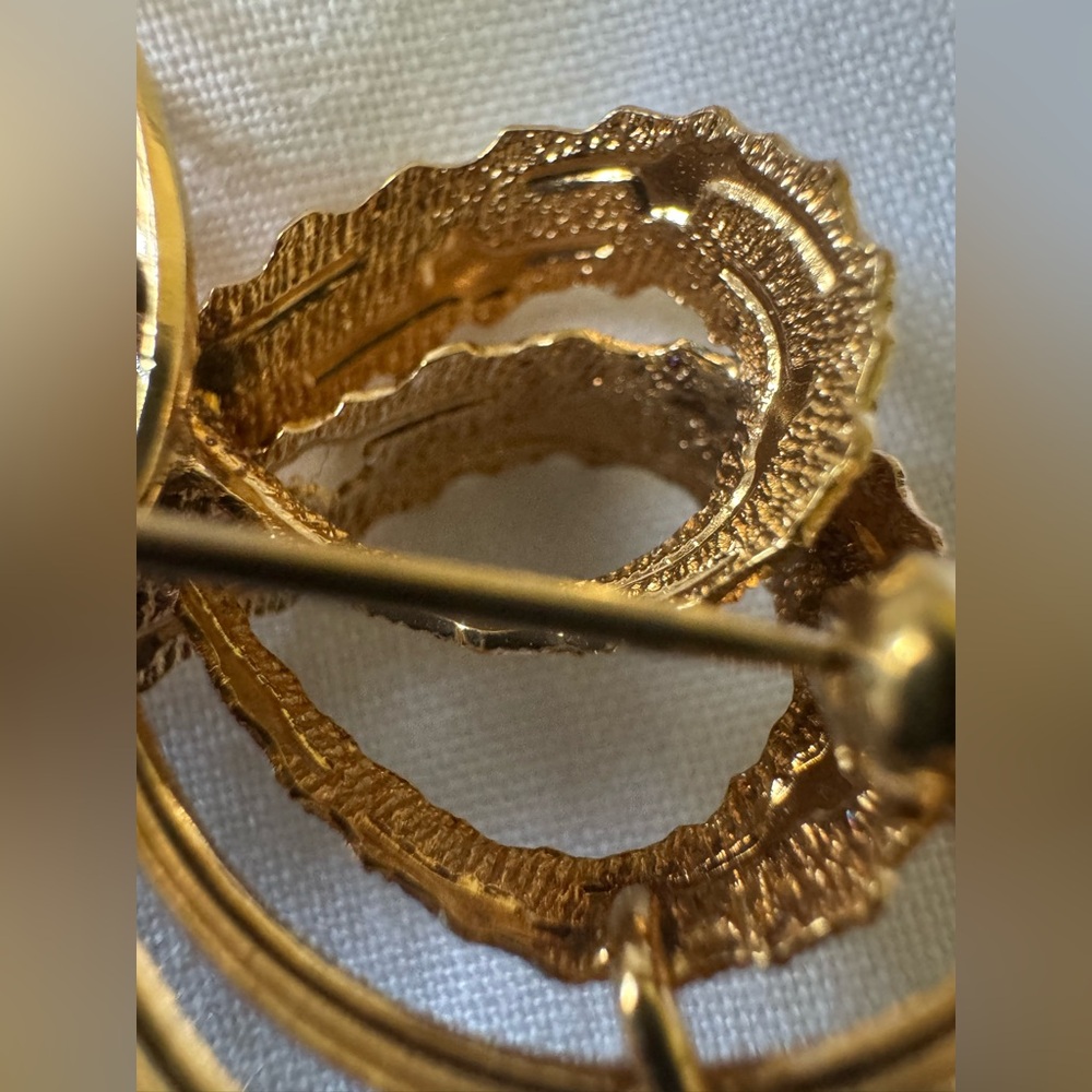 Gold Infinity Brooch - Picture 3 of 6